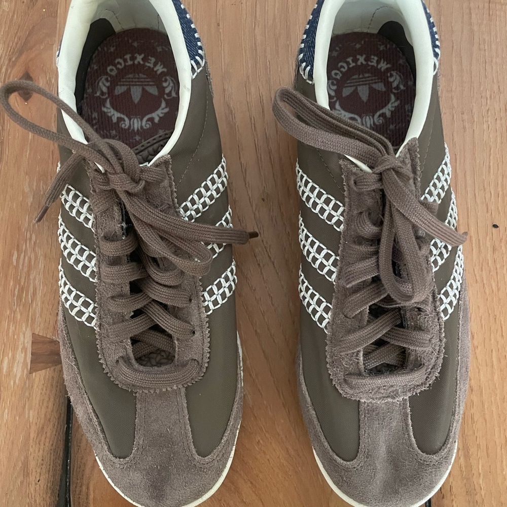 Adidas woman’s Brown Sneakers